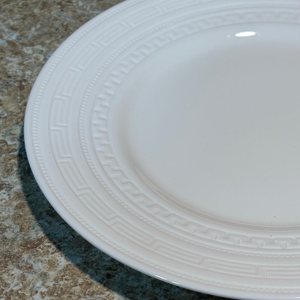Wedgwood Intaglio Accent White Embossed Bone China Lunch 9" inch Plate New - Picture 4 of 9